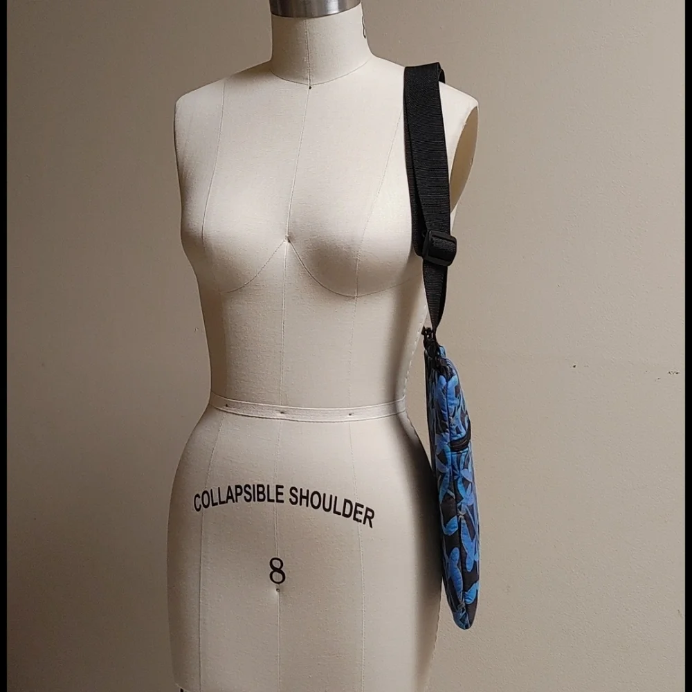 N/A padded tote